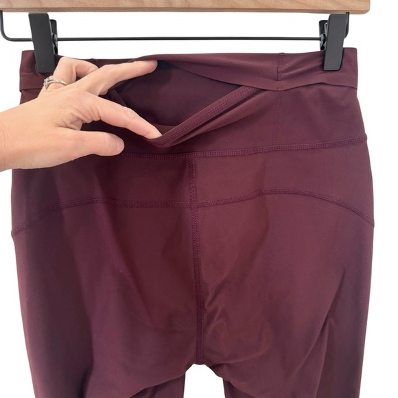 On Running Active Tights in "Mulberry" Size XS - Picture 12 of 15